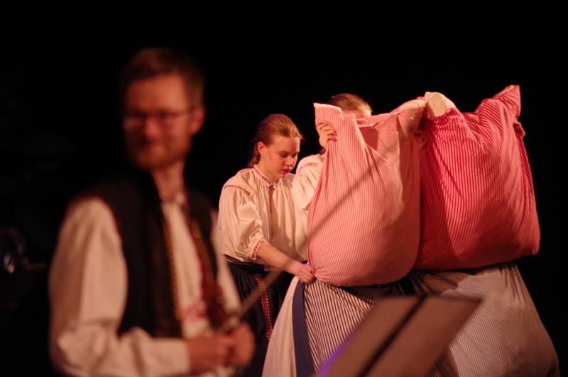Rosénka zpívá a tančí